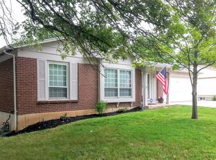 1211 Big Bend Rd, Ballwin, MO 63021