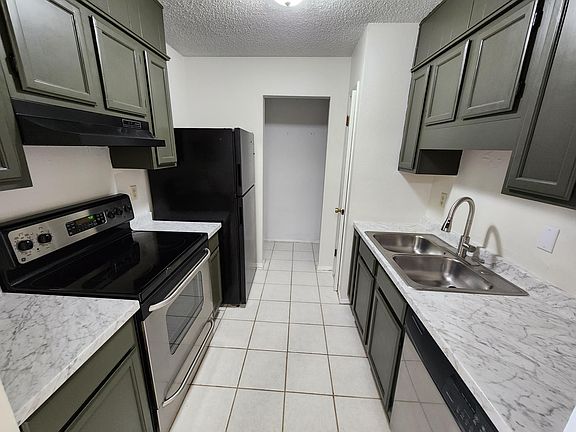 5th image of 3411 Greenbriar Cir #1