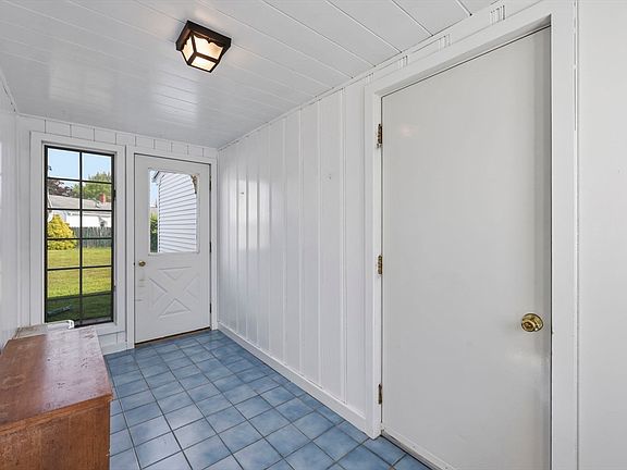 3rd image of 134 Bridle Path Cir