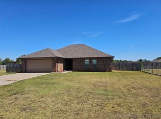 891 S Cemetery Rd, Tuttle, OK 73089