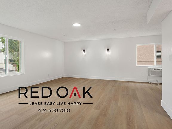 5th image of 13910 Sayre St #15