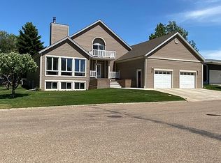 1004 2nd St NW, Bowman, ND 58623