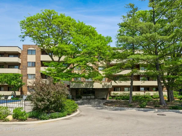 9242 Gross Point Rd APT 105D, Skokie, IL 60077
