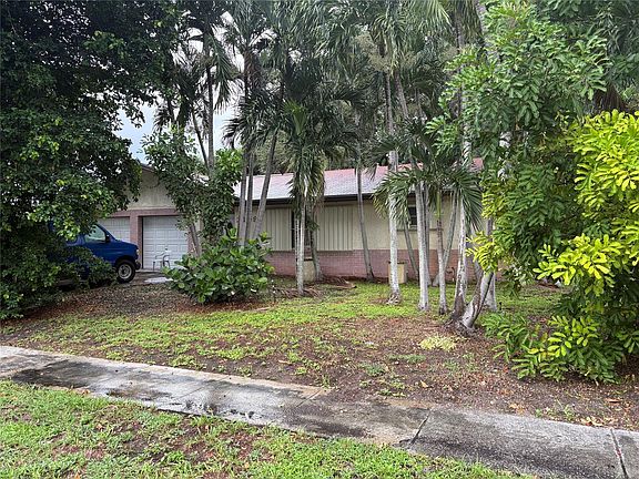 3rd image of 2109 Pinehurst Drive