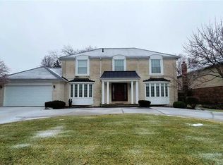 39180 E Royal Doulton Blvd, Clinton Township, MI 48038