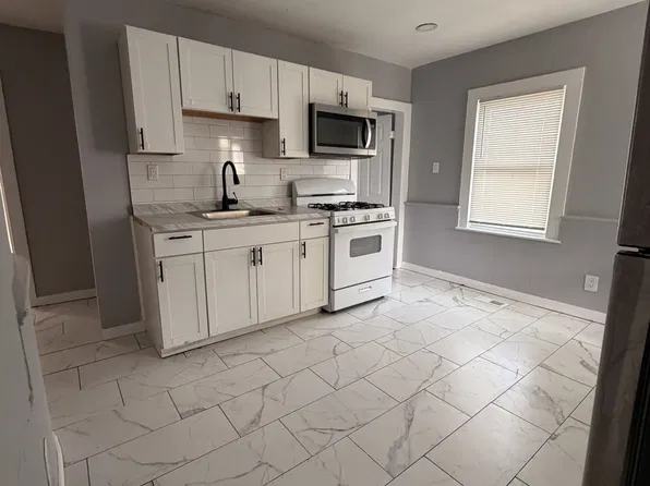 8 Wilcox Pl, New Haven, CT 06513