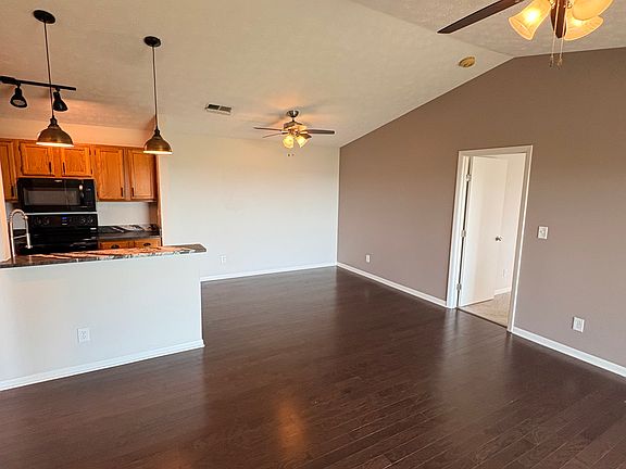 3rd image of 8939 Eagleview Dr APT 10