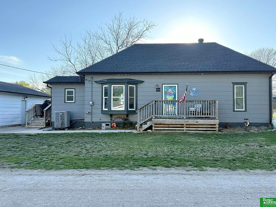 1st image of 203 S 3rd Ave