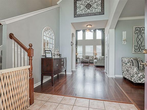 5th image of 1730 Clarke Springs Dr