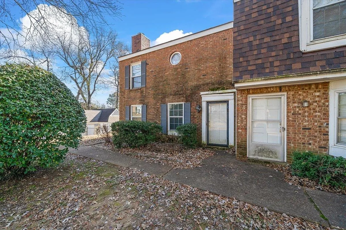 3 bed, 2.5 bath, 1702 sqft, $1,650 — Photo 1