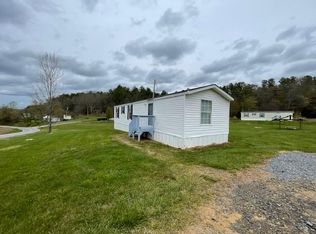 297 Green Cove Rd, Brasstown, NC 28902