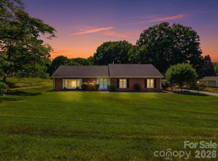 1020 Longreen Dr, Kernersville, NC 27284