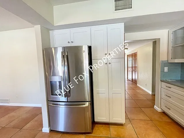 729 N Alamo Ave — Photo 6