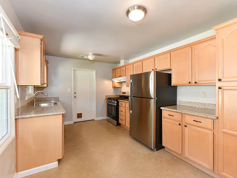 1415 Meek Ave — Photo 13