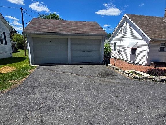 3rd image of 125 Houston St