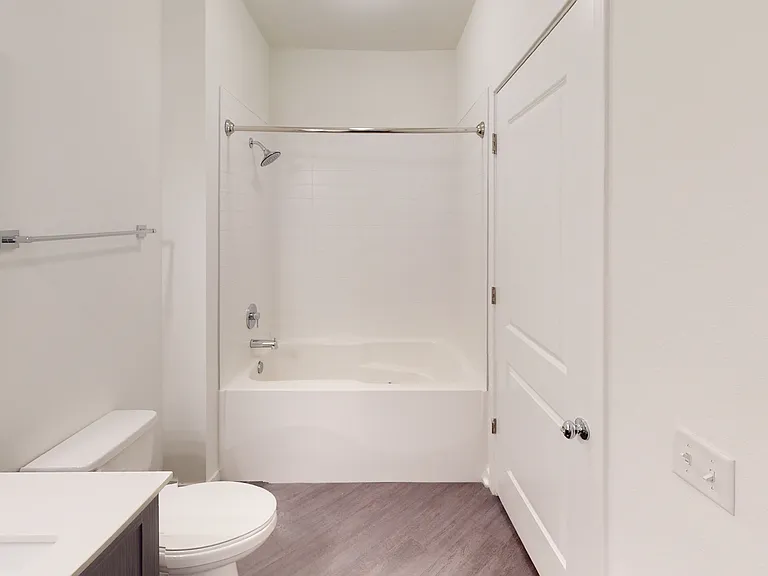 Essex Luxe Apartments — Photo 54