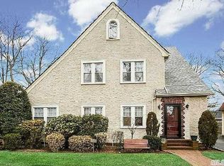 243 Princeton Rd, Rockville Centre, NY 11570