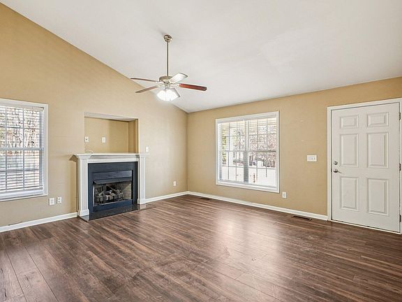 3rd image of 30 Grist Mill Dr