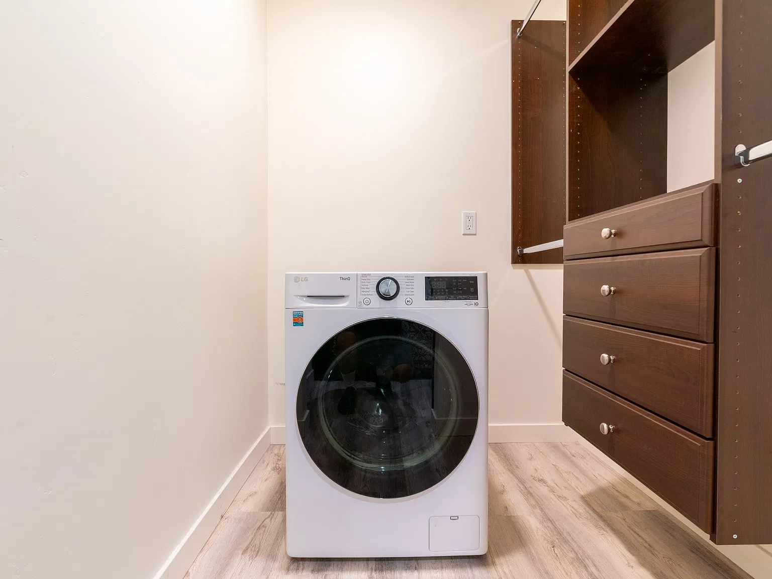 181 Parnassus Cir — Photo 4