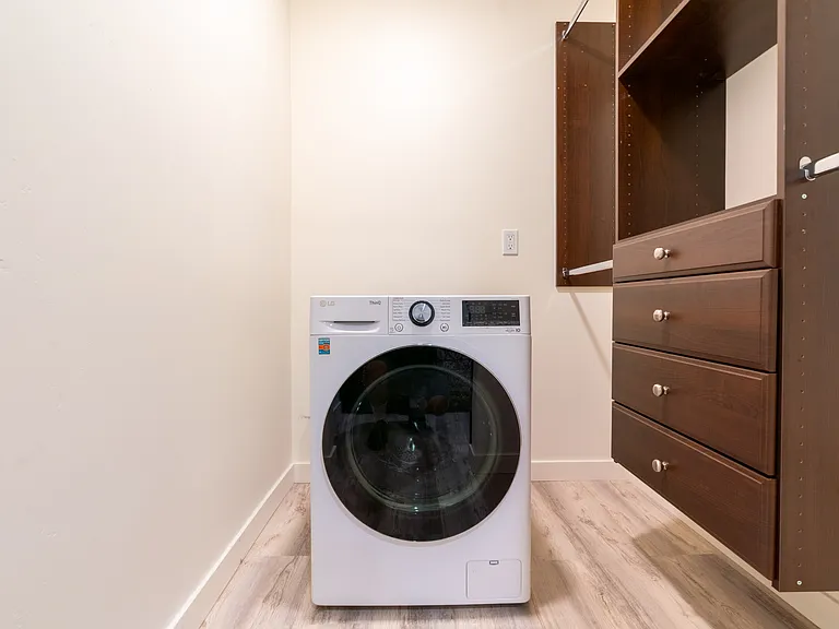 181 Parnassus Cir — Photo 4