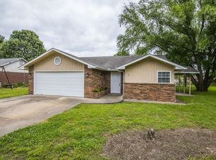 174 Township Dr, Centerton, AR 72719