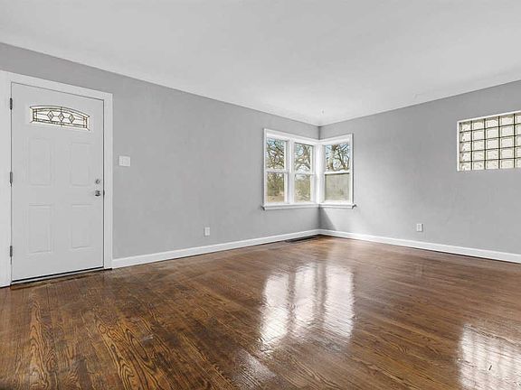 4th image of 7743 Snowden Ave