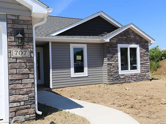 2nd image of 707 Grand Teton Pl