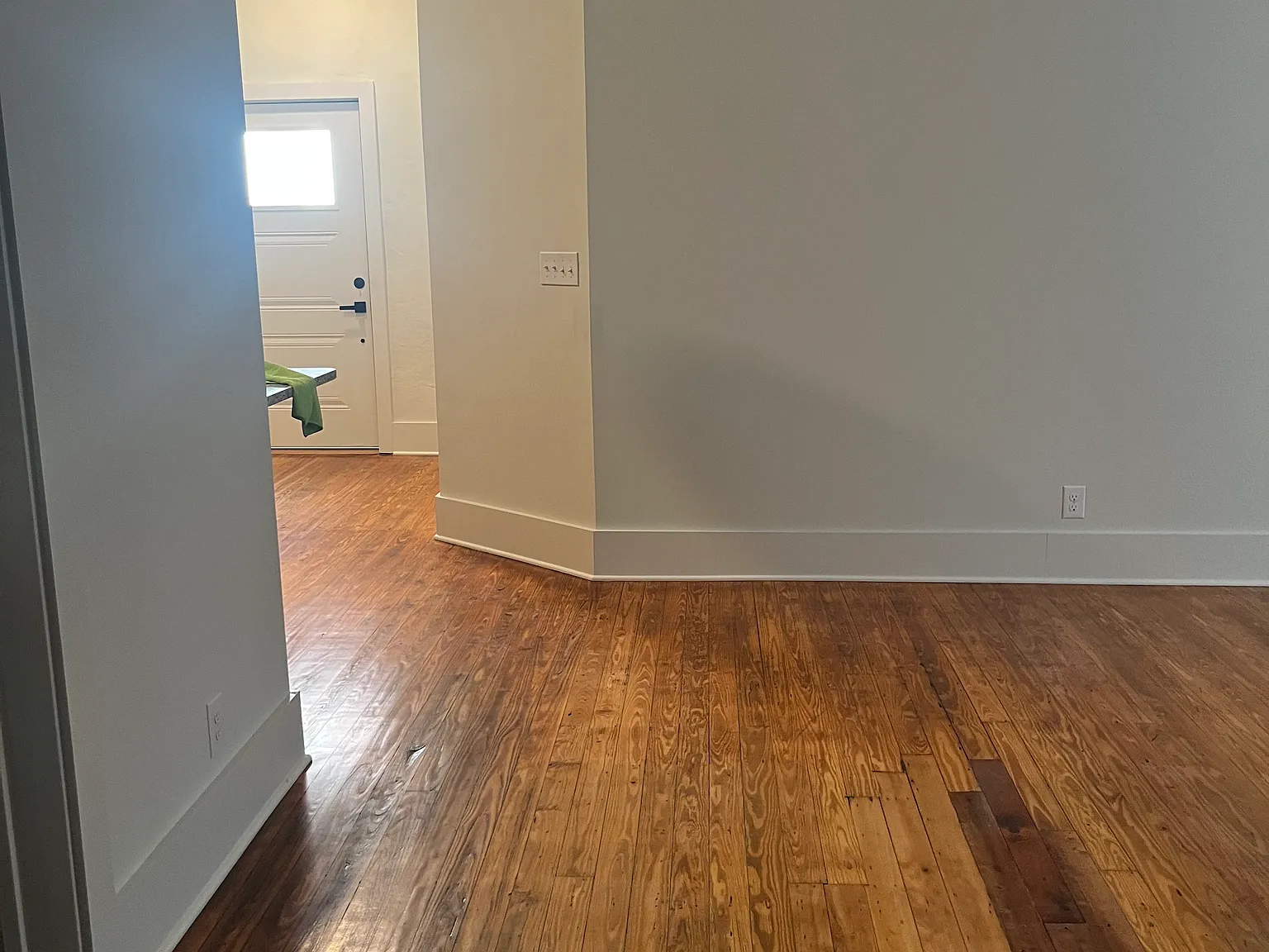 2 bed, 1000 sqft, $1,400 — Photo 3