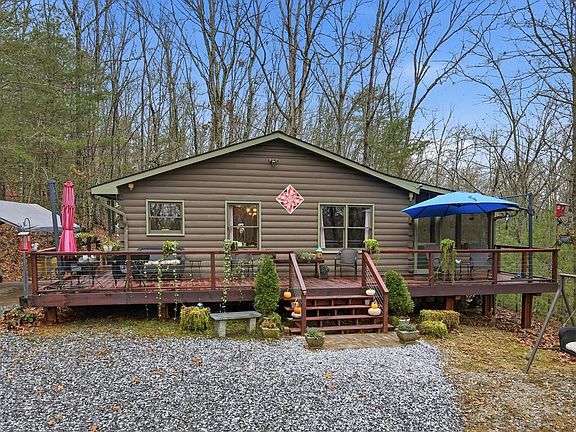 2nd image of 136 Tall Oaks Trl