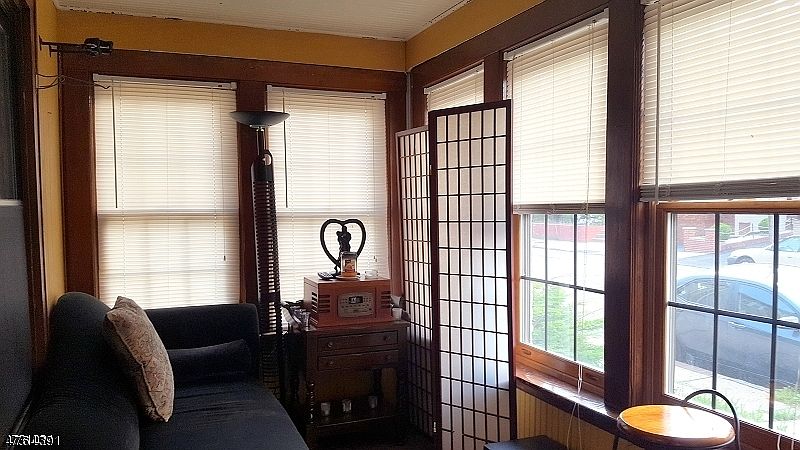 2nd image of 298 Devon St