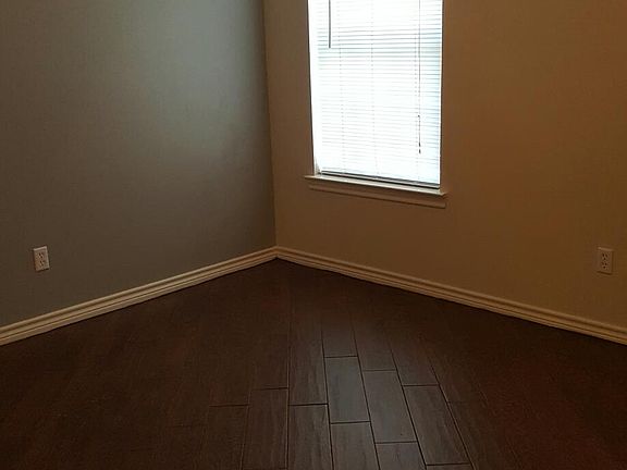 4th image of 919 Crepe Myrtle St #919