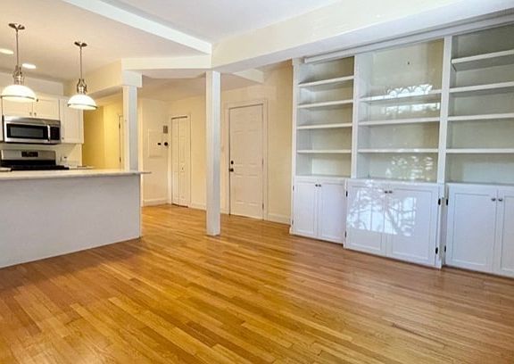 3rd image of 26 Wellington St APT 1
