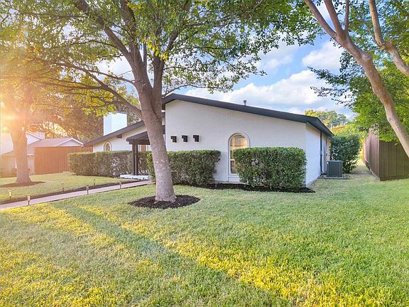 3rd image of 6631 Hunters Ridge Dr