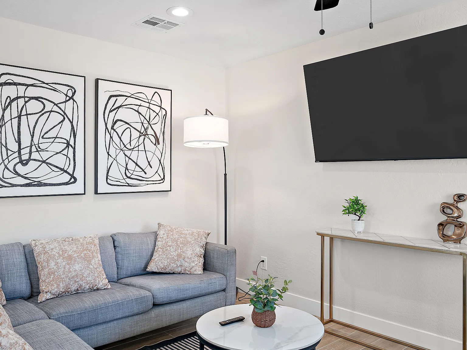 2 bed, 900 sqft, $1,650 — Photo 3