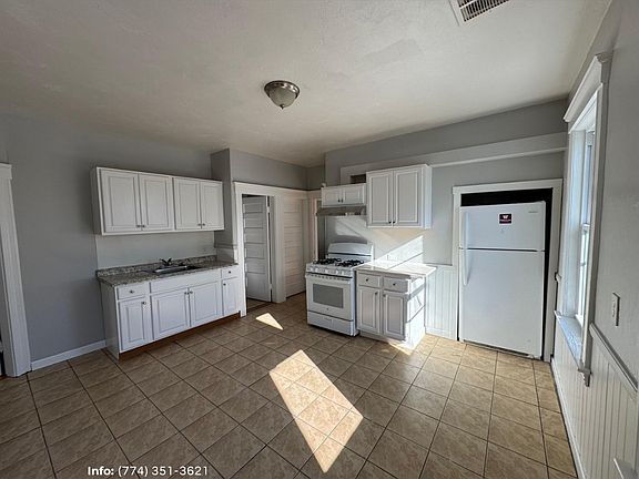 3rd image of 31 Olga Ave APT 3