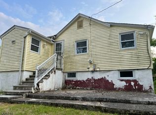 40 Kingsland Rd, Hewitt, NJ 07421