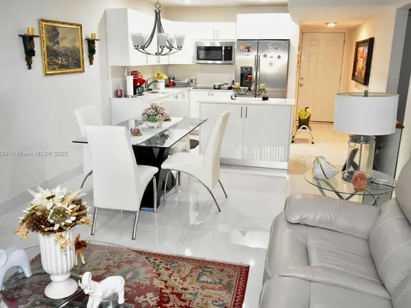 1555 W 44th Pl APT 250, Hialeah, FL 33012