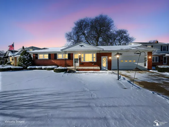 1055 Lavender St, Monroe, MI 48162
