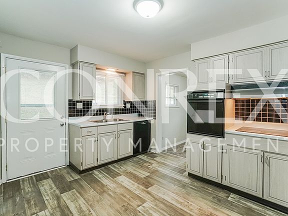 3rd image of 385 Mary Lane Cir