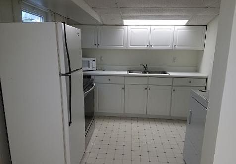2nd image of 627 Wright St #3