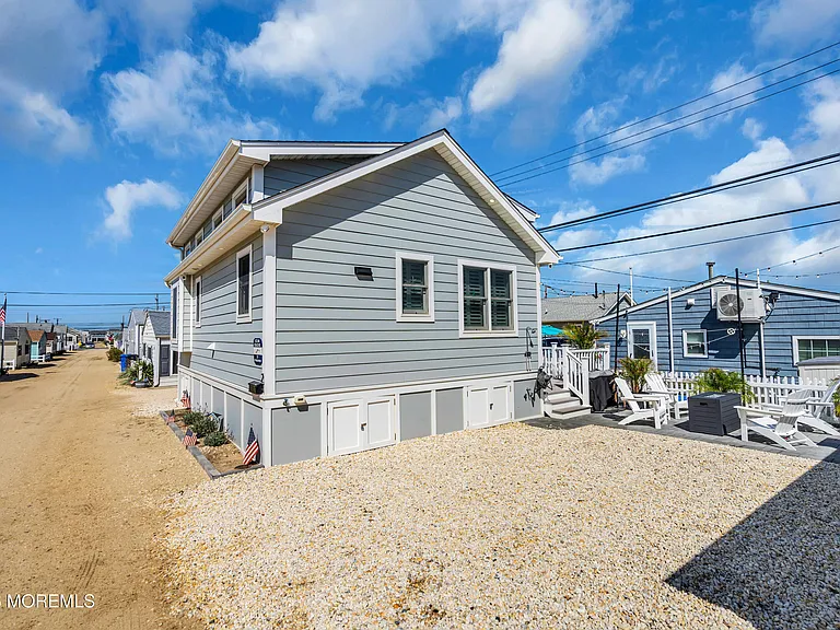 24 E Penguin Way — Photo 3