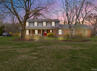 815 Great Oaks Dr, Bloomfield Hills, MI 48304