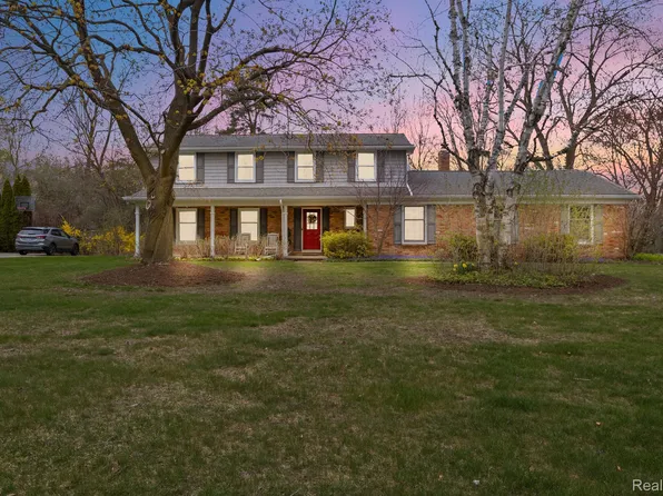 815 Great Oaks Dr, Bloomfield Hills, MI 48304
