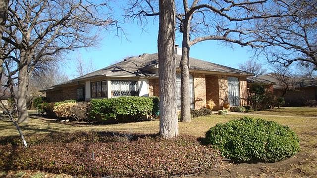 1st image of 2001 Royalwood Dr