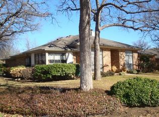 2001 Royalwood Dr, Arlington, TX 76006