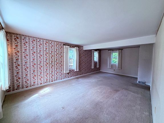 4th image of 937 Sedalia Ave
