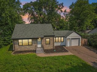 667 County Road C W, Roseville, MN 55113