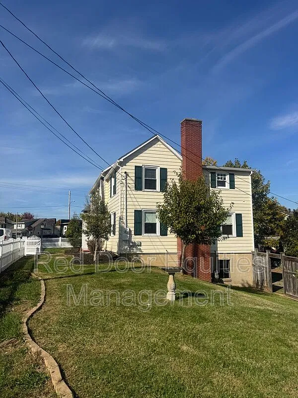 4 bed, 2.5 bath, $1,850 — Photo 2