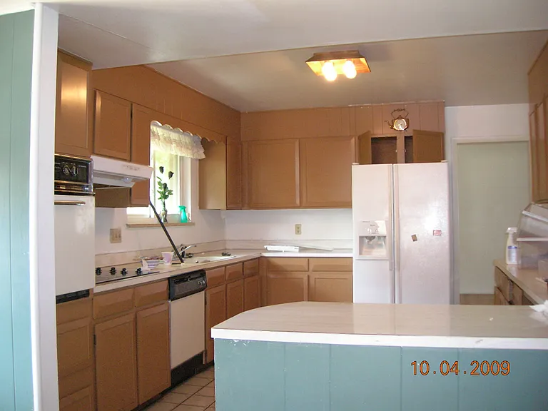 341 Ursula St — Photo 2