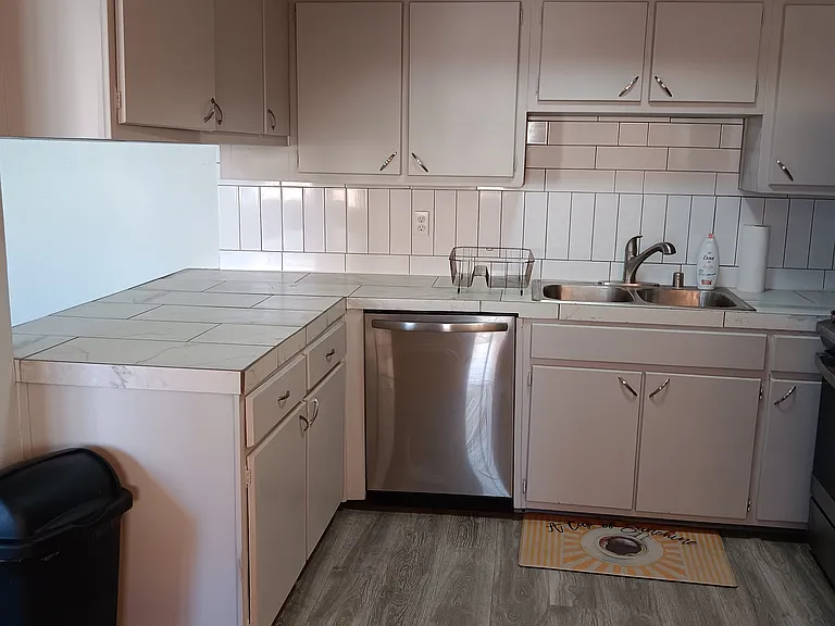 2714 Crestview Dr — Photo 15